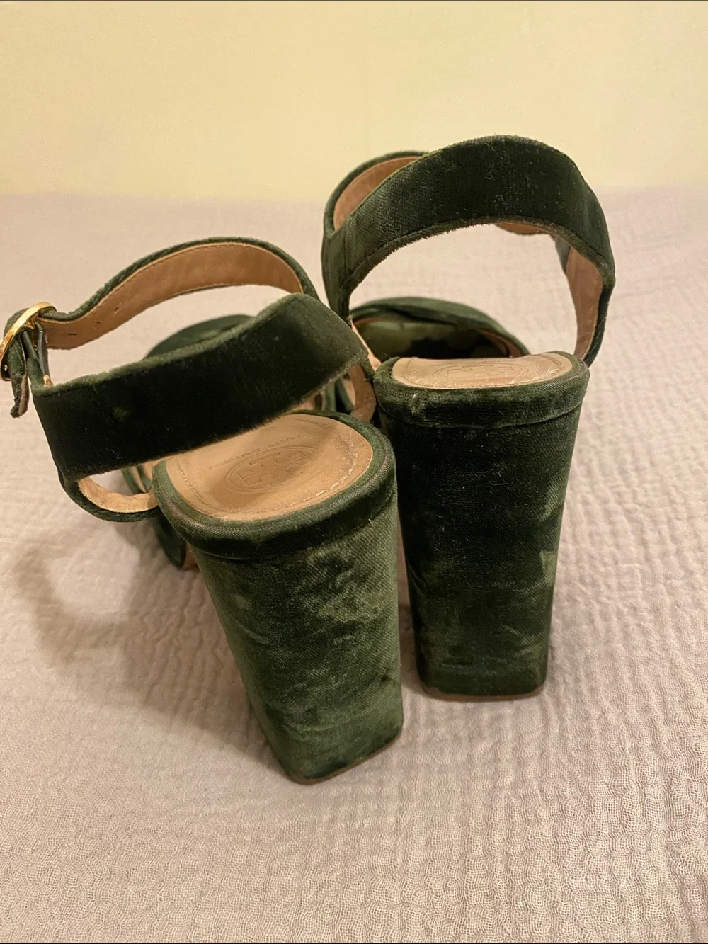 Tory Burch Dark Green Velvet Platform Sandals. Size 8.5